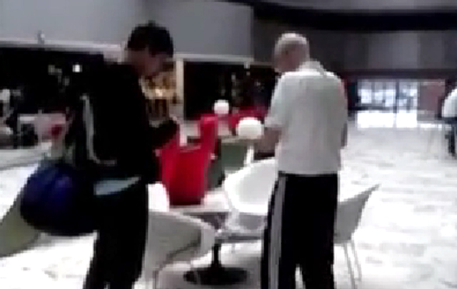 El gerente Omar Souto (der.) es uno de los supuestos revendedores (ESPN Brasil).