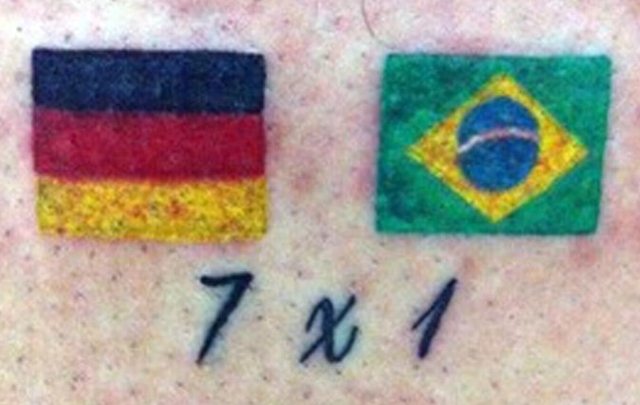 FOTO: El brasilero exhibe la pierna donde se tatuó el catastrófico resultado.