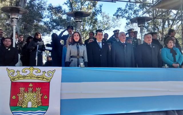 La gobernadora estuvo presente en el desfile.