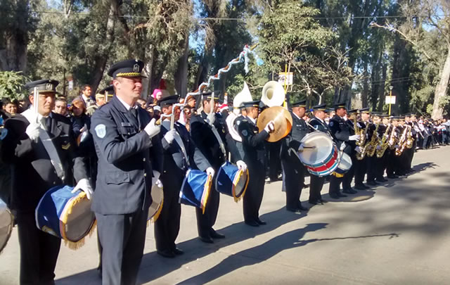 A las 10 arrancó el tradicional desfile en el Parque Aguirre.