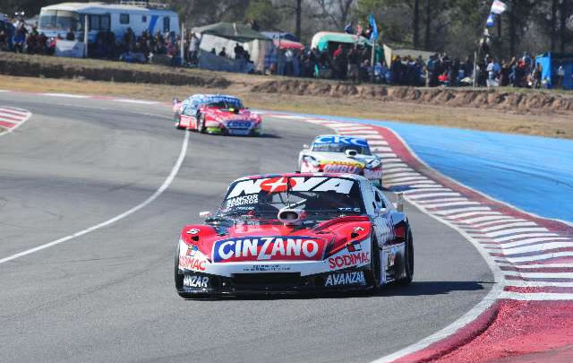 Matías Rossi se quedó con la carrera en el Cabalén.