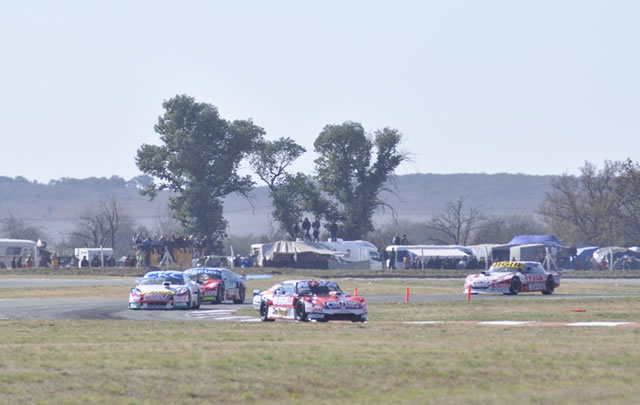 Matías Rossi se quedó con la carrera en el Cabalén.