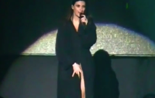 Furor causó en las redes el destape de la cantante italiana.