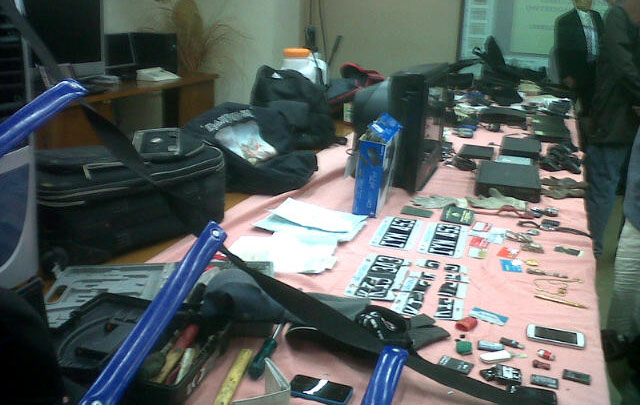 Fueron secuestrados numerosos objetos que habrían sido utilizados en el ilícito.