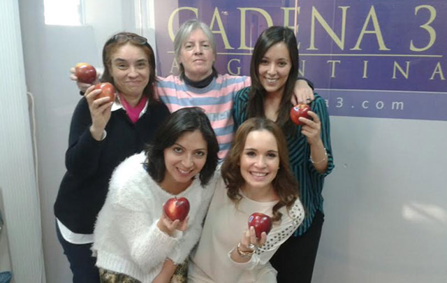 Hay equipo: Luisa, María Rosa, Lucía (arr), Yeny y Agus.