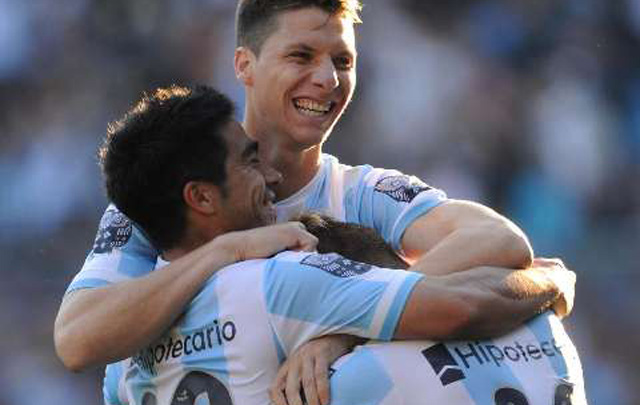 Racing alcanzó en la cima de la tabla de posiciones a Vélez.