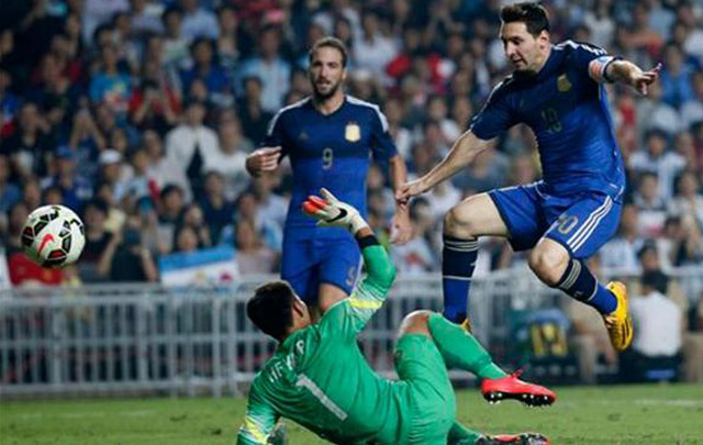 Lio convirtió dos en la aplastante victoria argentina.