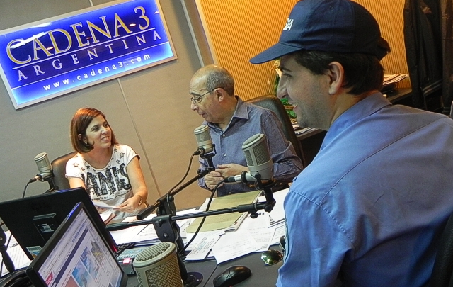 Gordillo piropeó a las chicas de Juntos.