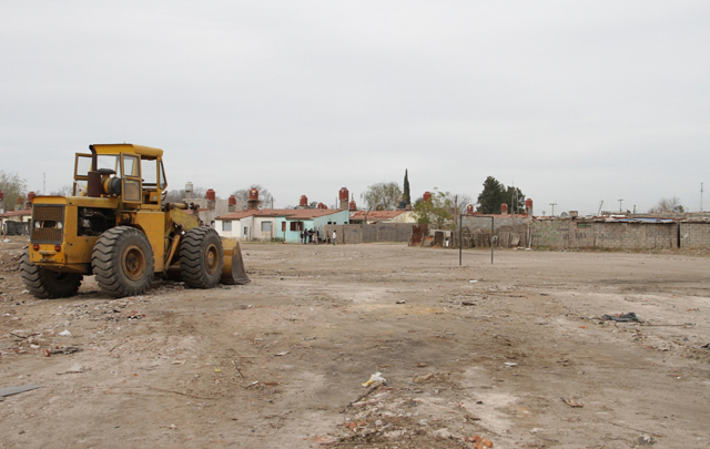 Las máquinas trabajaron para sacar 70 camionadas de escombros.