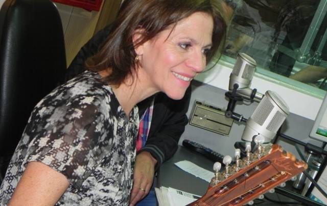 La artista deleitó a la mesa de Juntos con sus temas.