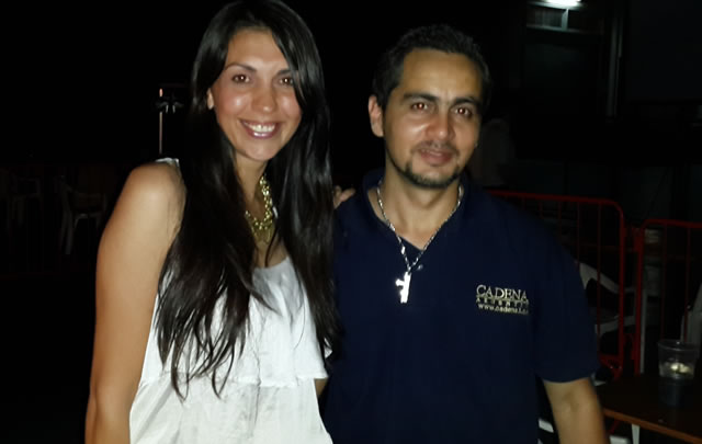 Vane Ludueña junto a Oscar Orellano, técnico de Cadena 3.