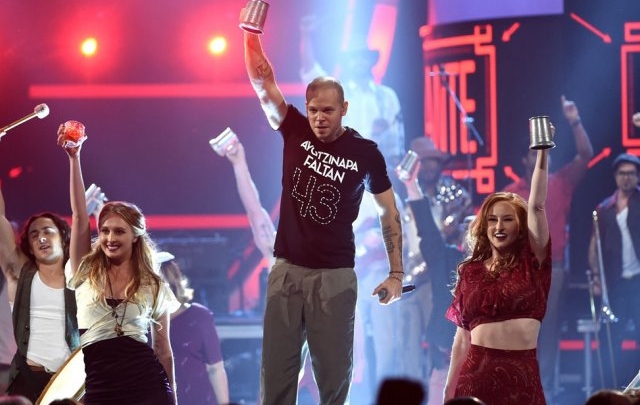 Calle 13 ganadores del Grammy a la mejor canción alternativa.