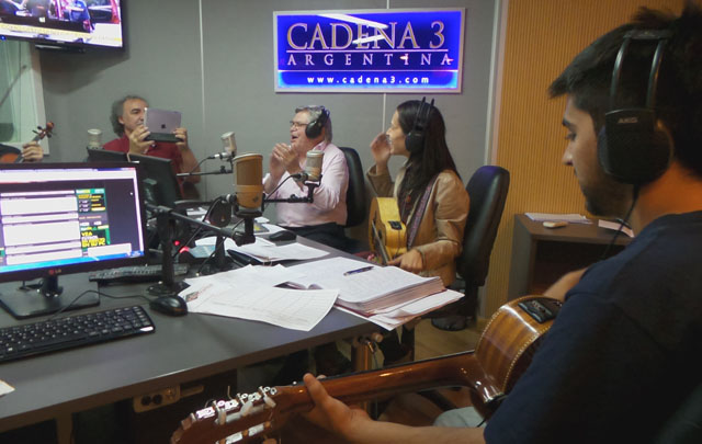 FOTO: Roxana Carabajal en Viva la Radio.