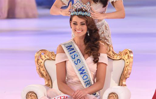 Rolene Strauss es coronada como Miss Mundo.