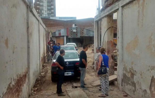 Los antropólogos trabajan en la zona del hallazgo.