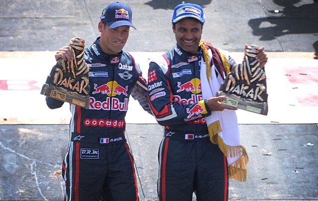 Nasser Al- Attiyah con Mini (d.) festeja con su navegante Matthieu Baumel.
