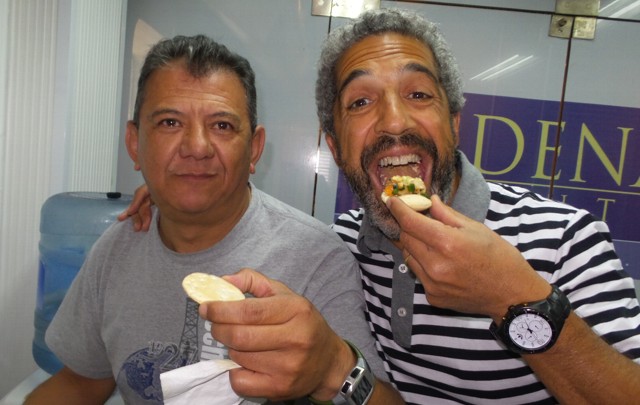 Lito y El Turno degustando las delicias de Schilardi.