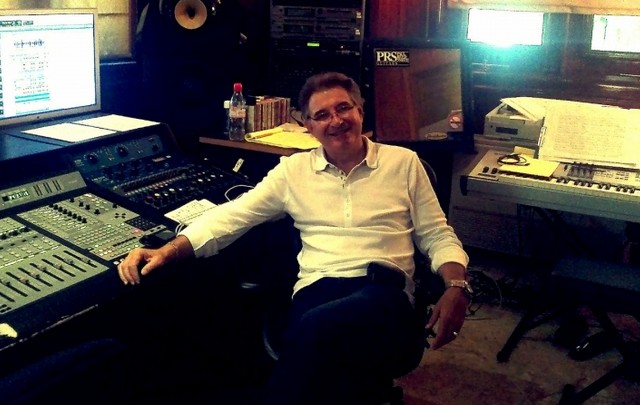 Navarro está en Miami preparando un disco de Julio Iglesias.