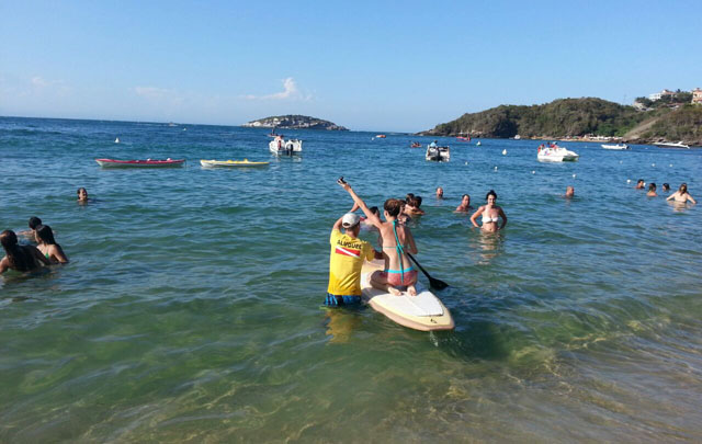 Agustina se animó a bucear en la playa Joao Fernandes.