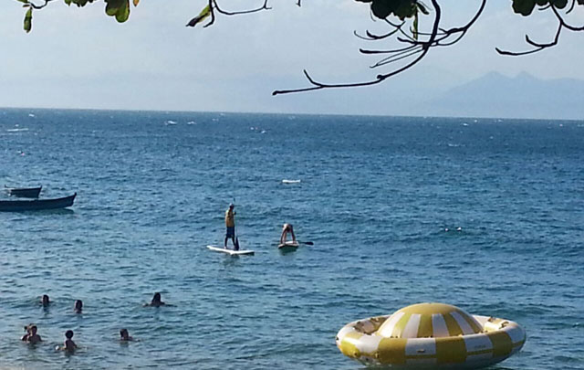Agustina se animó a bucear en la playa Joao Fernandes.