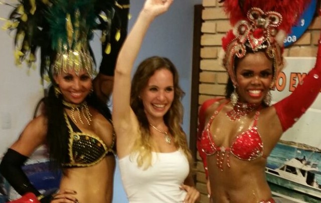 Agustina Vivanco en un show de Samba en Brasil
