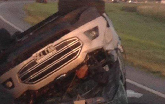 Así quedó la camioneta en que viajaban los periodistas.