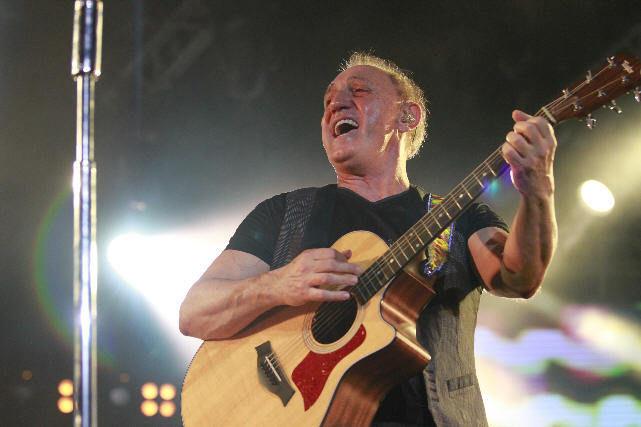 El músico venezolano cerró el show con el tema ''Un buen perdedor''. 