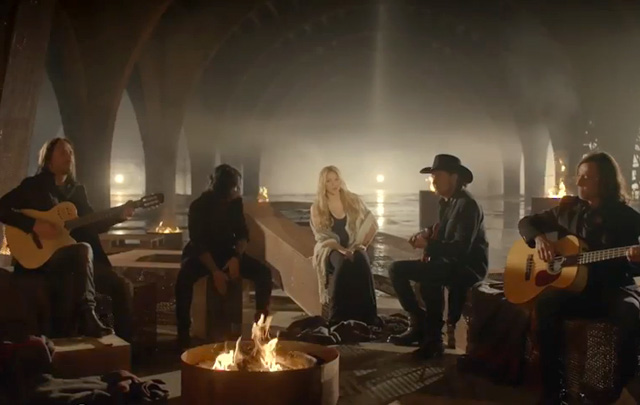 Maná junto a Shakira en el video de