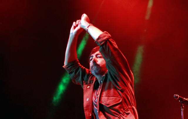 Babasónicos ofreció un recital donde repasó gran parte de su discografía.