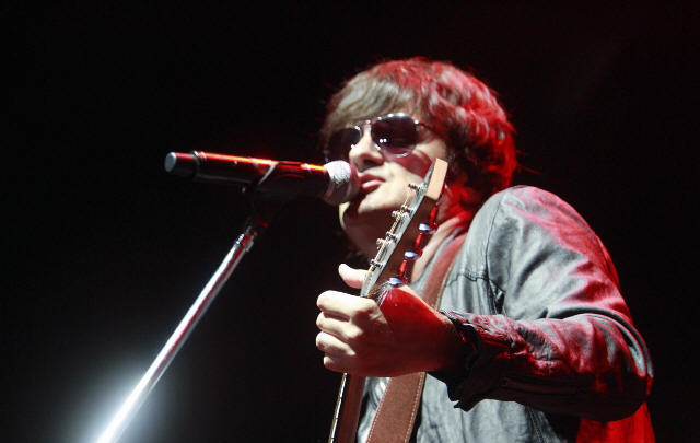 Vestido de negro, Ciro lució una remera con la cara del clásico músico Beethoven. 