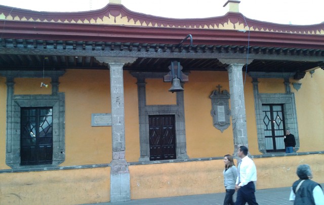 La fachada de la casa donde vivió el conquistador Hernán Cortés.