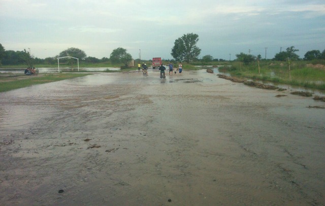 Inundaciones en Obispo Trejo (Foto WhatsApp Pablo)