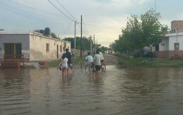 Inundaciones en Obispo Trejo (Foto WhatsApp Pablo)