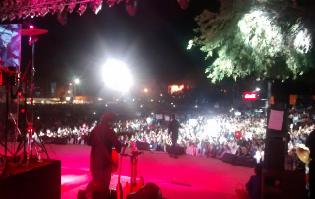 El artista hizo vibrar al público cafayateño.