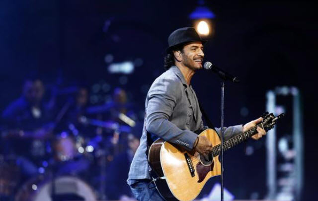 Arjona cautivó a sus fanáticas en Viña del Mar (Foto Agencia EFE).