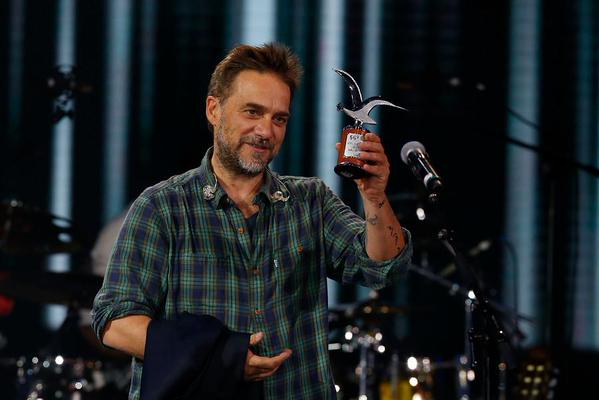 El músico tocó clásicos como ''Tiburón'' y ''Basta de llamarme así'' de su ex banda.