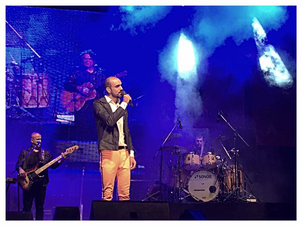 Abel Pintos arrancó el show en San Juan con el tema ''Lo que soy''.