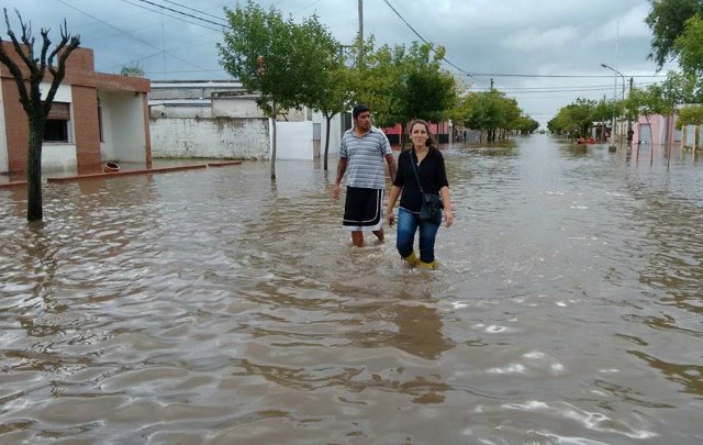 Los habitantes ruegan que bajen las aguas.