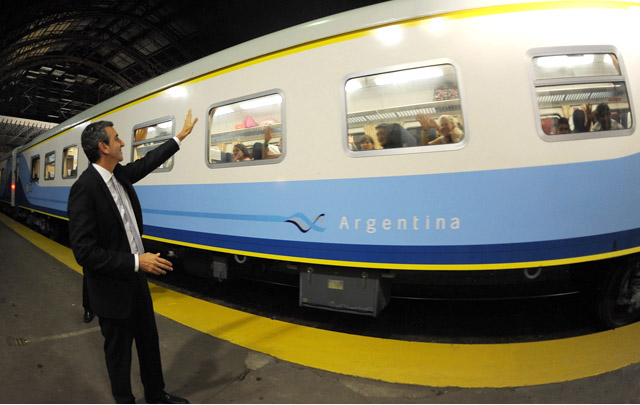 El ministro de Interior y Transporte Florencio Randazzo recorrió los trenes.