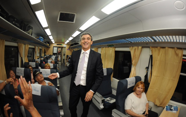 Los trenes son modernos y confortables.