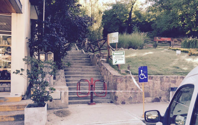 Gran cantidad de efectivos participan de la búsqueda.