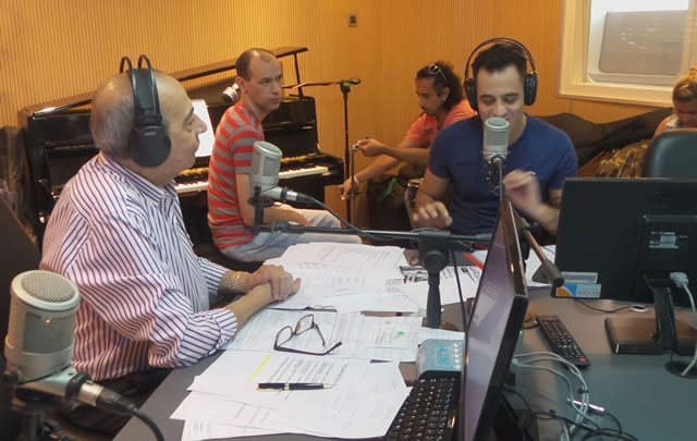 El cantante visitó los estudios de Juntos.