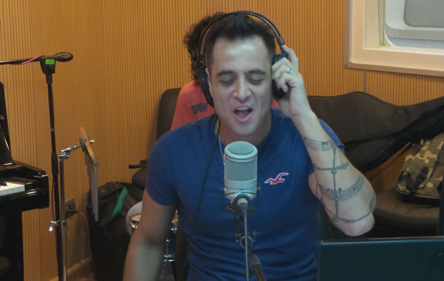 Lisandro dio un adelanto de su show en Plaza de la Música.