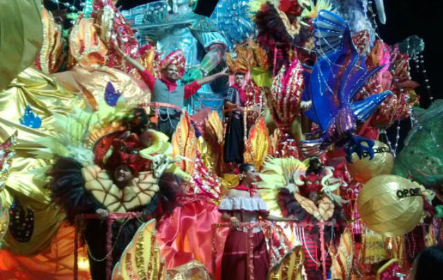 Las carrozas desfilaron por más de cinco horas.(@RioenSanLuis)