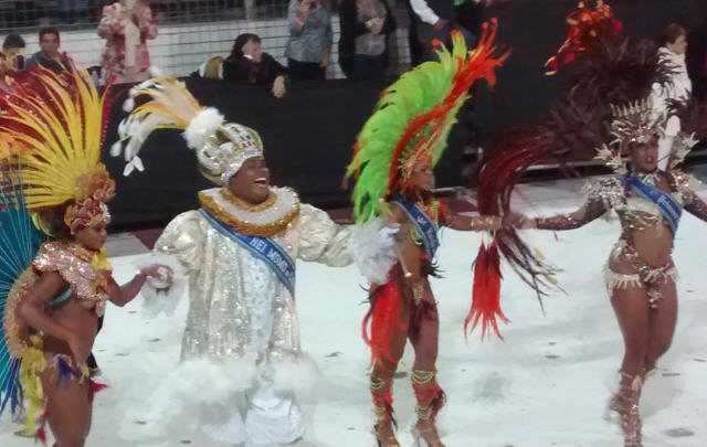 El 95% de los trajes fueron confeccionados en Argentina.