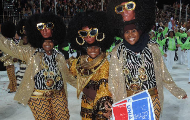 1.500 pasistas brasileros desfilaron en el sambódromo. (Foto: @RioenSanLuis).