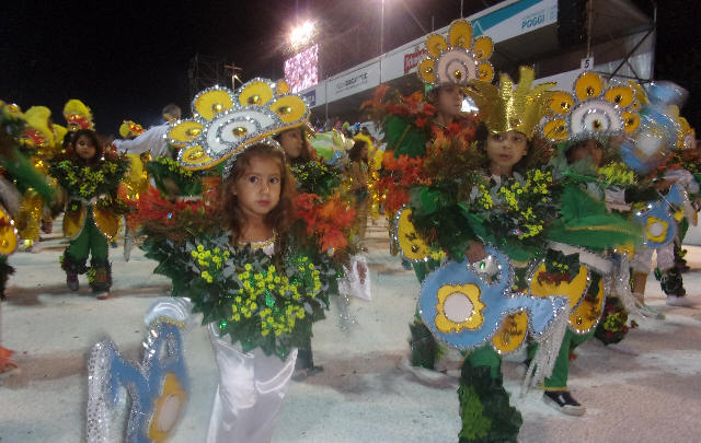 Los niños también participaron del desfile en Potrero de Los Funes. 