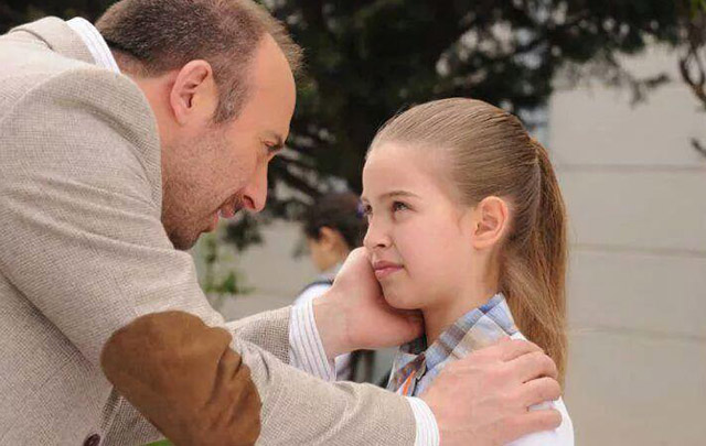 Onur y Nilufer, su supuesta hija.