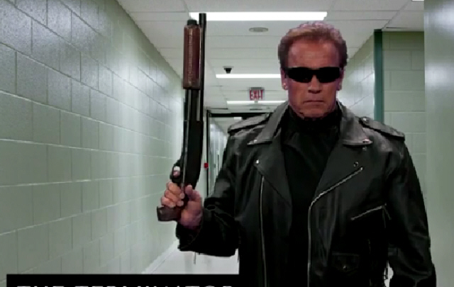 Arnold Schwarzenegger parodió su carrera en Hollywood.