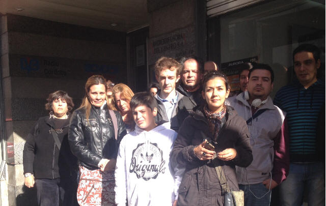 Los trabajadores de Red Bus reclamaron en la puerta de Cadena 3.